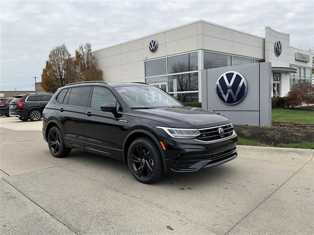 2024 Volkswagen Tiguan SE R-Line Black