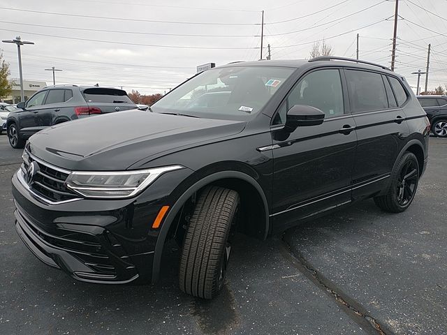 2024 Volkswagen Tiguan SE R-Line Black