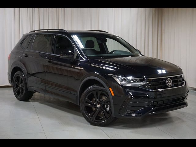 2024 Volkswagen Tiguan SE R-Line Black