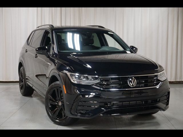 2024 Volkswagen Tiguan SE R-Line Black