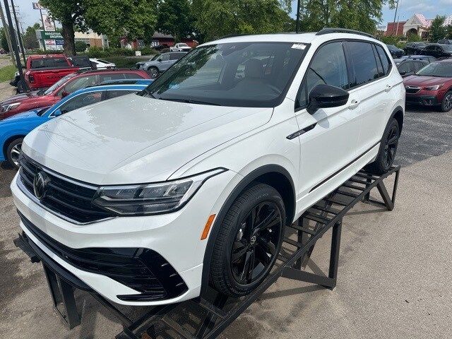 2024 Volkswagen Tiguan SE R-Line Black