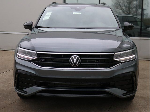 2024 Volkswagen Tiguan SE R-Line Black