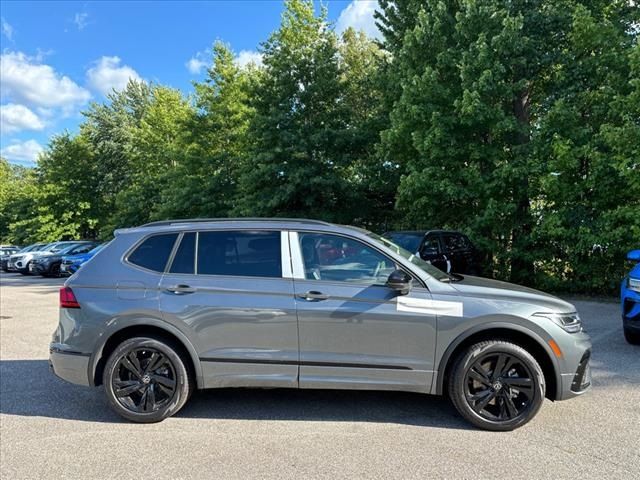 2024 Volkswagen Tiguan SE R-Line Black