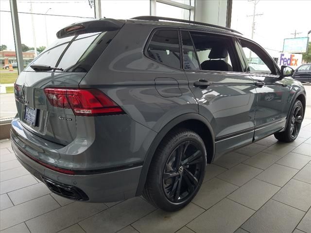 2024 Volkswagen Tiguan SE R-Line Black