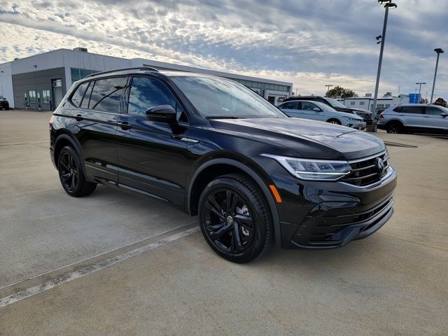 2024 Volkswagen Tiguan/Taos SE R-Line Black