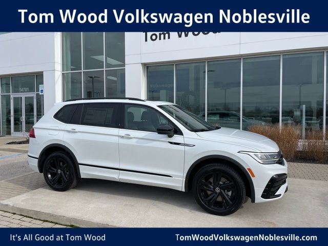 2024 Volkswagen Tiguan SE R-Line Black