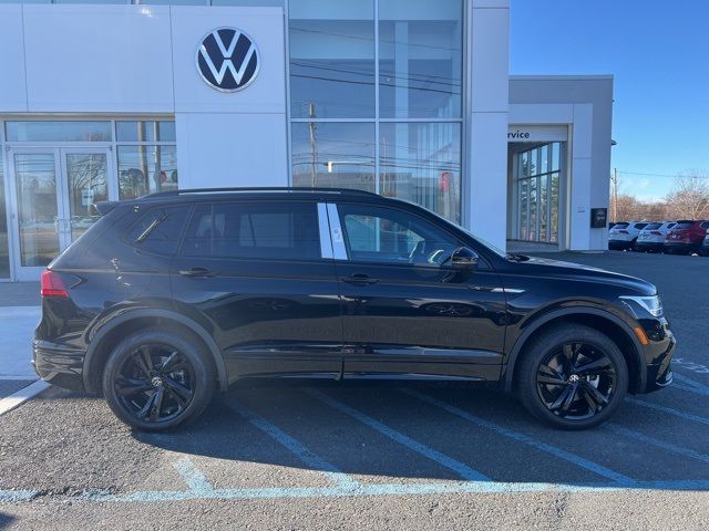 2024 Volkswagen Tiguan SE R-Line Black