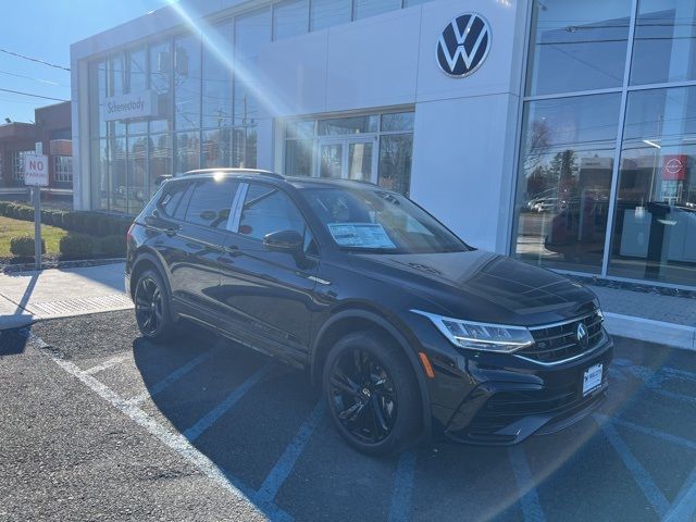 2024 Volkswagen Tiguan SE R-Line Black