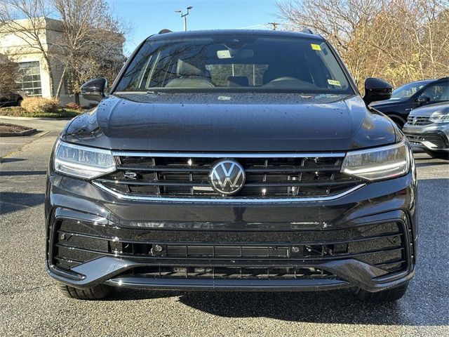 2024 Volkswagen Tiguan SE R-Line Black