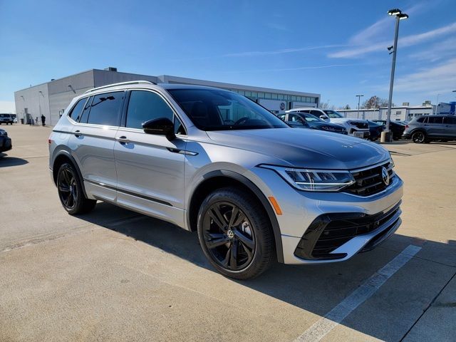 2024 Volkswagen Tiguan SE R-Line Black