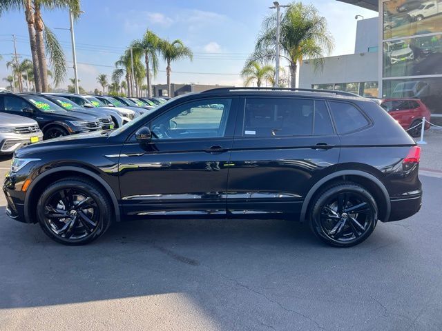 2024 Volkswagen Tiguan SE R-Line Black