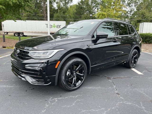 2024 Volkswagen Tiguan SE R-Line Black