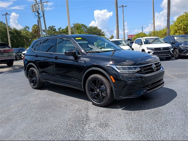 2024 Volkswagen Tiguan SE R-Line Black