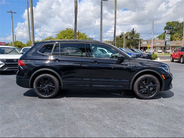 2024 Volkswagen Tiguan SE R-Line Black