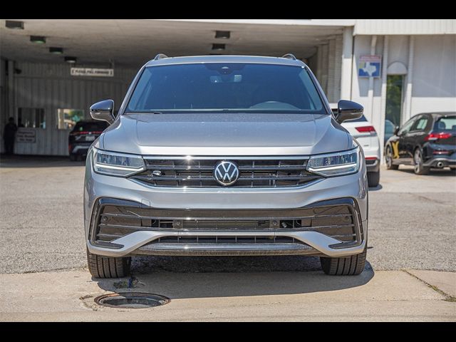 2024 Volkswagen Tiguan SE R-Line Black