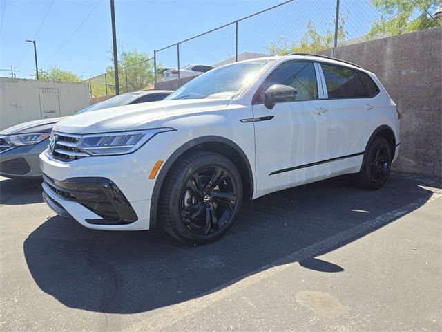 2024 Volkswagen Tiguan SE R-Line Black