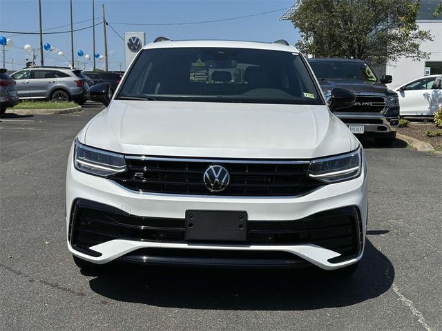 2024 Volkswagen Tiguan SE R-Line Black