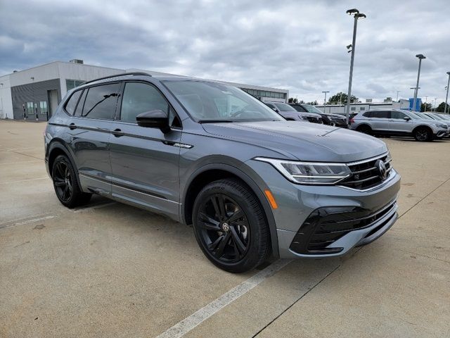 2024 Volkswagen Tiguan SE R-Line Black