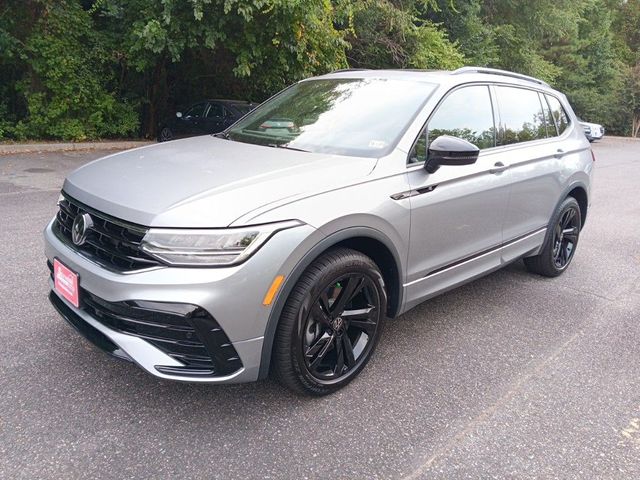 2024 Volkswagen Tiguan SE R-Line Black