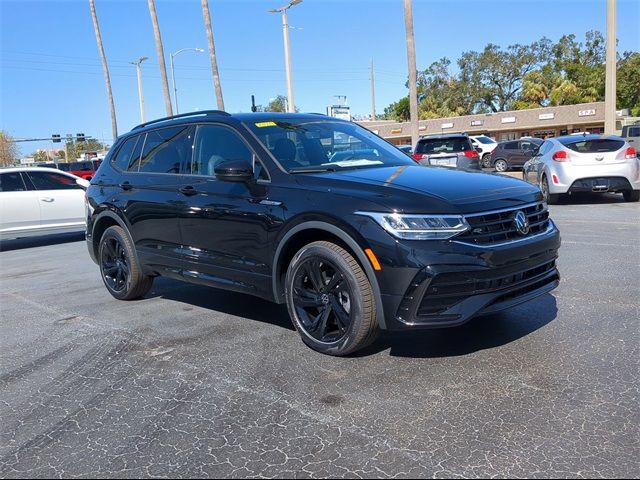 2024 Volkswagen Tiguan SE R-Line Black