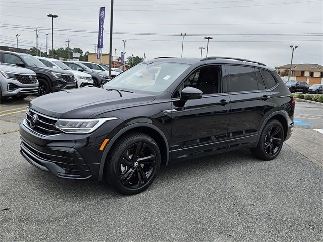 2024 Volkswagen Tiguan SE R-Line Black