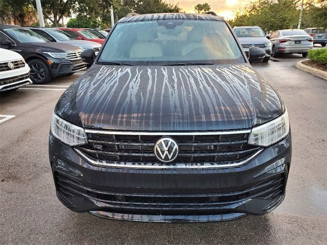 2024 Volkswagen Tiguan SE R-Line Black