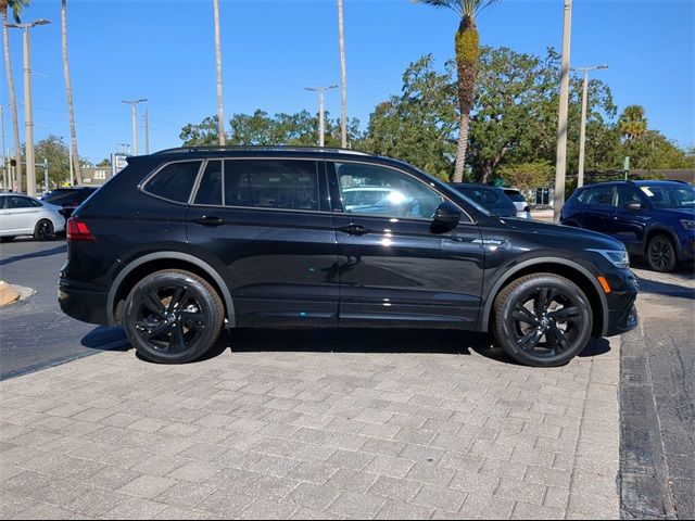 2024 Volkswagen Tiguan SE R-Line Black