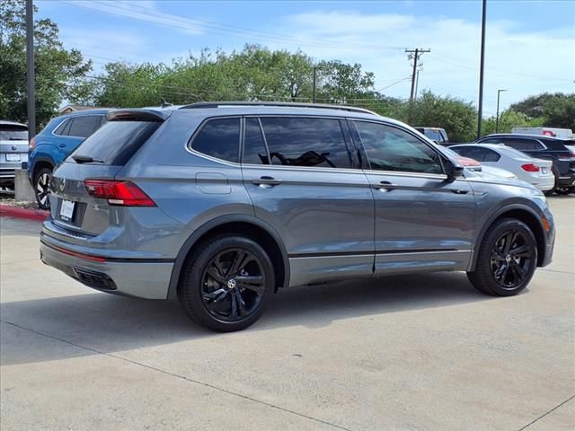 2024 Volkswagen Tiguan/Taos SE R-Line Black