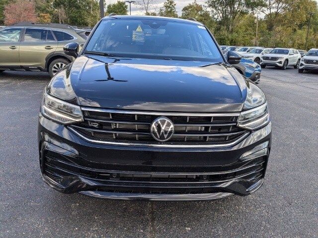 2024 Volkswagen Tiguan/Taos SE R-Line Black