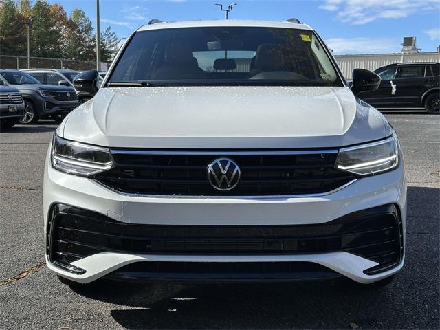 2024 Volkswagen Tiguan SE R-Line Black