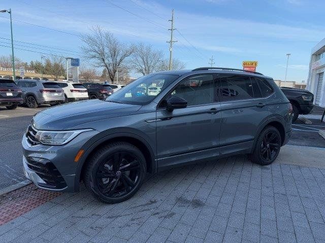 2024 Volkswagen Tiguan SE R-Line Black