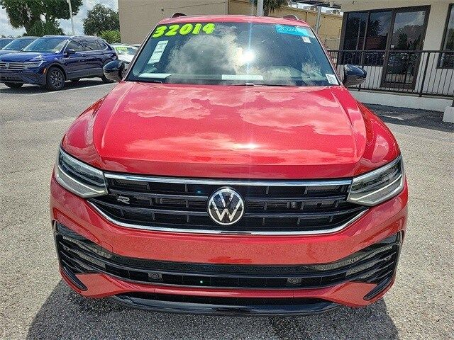 2024 Volkswagen Tiguan SE R-Line Black