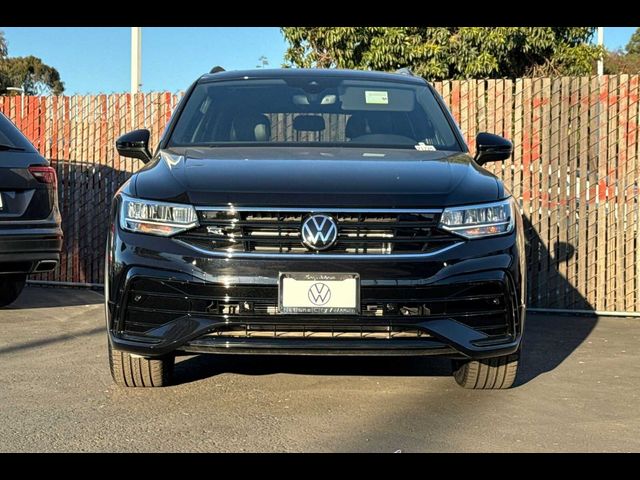 2024 Volkswagen Tiguan/Taos SE R-Line Black