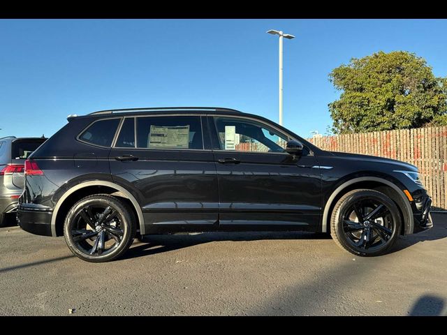 2024 Volkswagen Tiguan/Taos SE R-Line Black