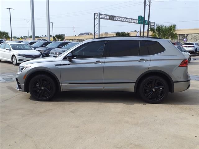 2024 Volkswagen Tiguan SE R-Line Black