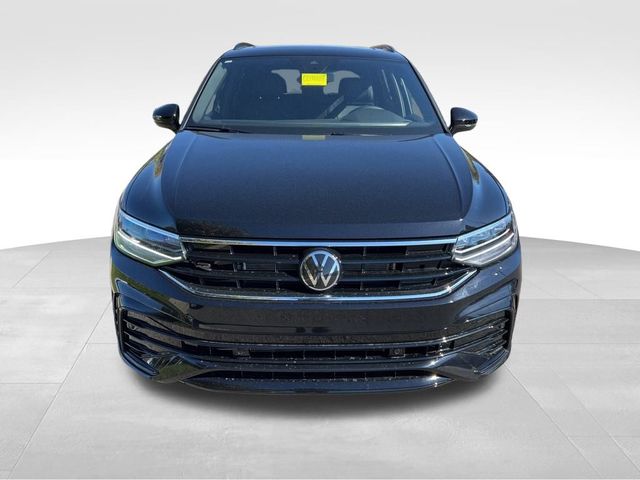 2024 Volkswagen Tiguan/Taos SE R-Line Black