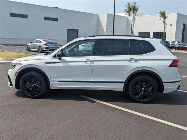 2024 Volkswagen Tiguan SE R-Line Black