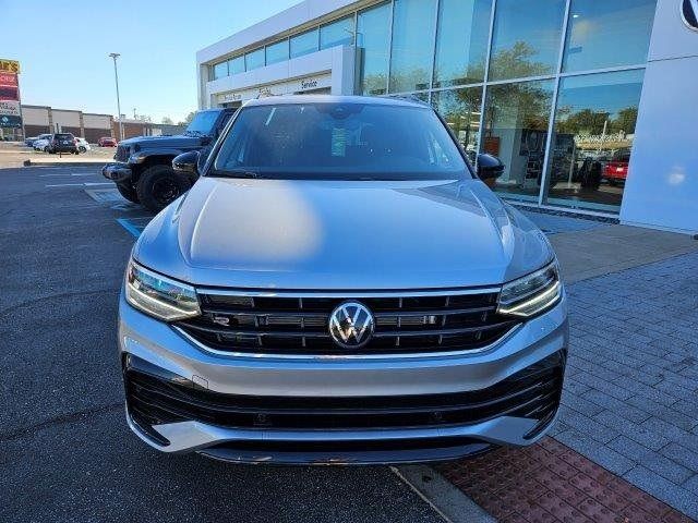 2024 Volkswagen Tiguan SE R-Line Black