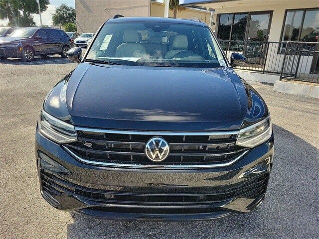 2024 Volkswagen Tiguan SE R-Line Black