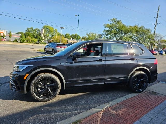 2024 Volkswagen Tiguan SE R-Line Black