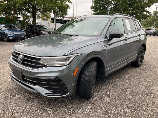 2024 Volkswagen Tiguan SE R-Line Black