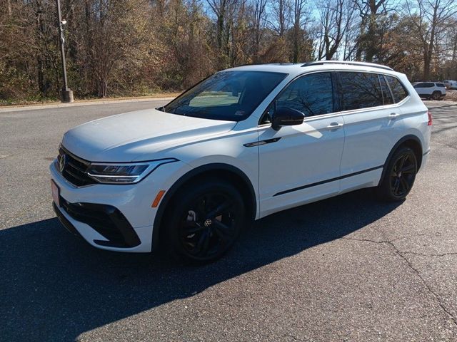 2024 Volkswagen Tiguan SE R-Line Black