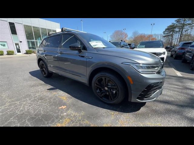 2024 Volkswagen Tiguan SE R-Line Black