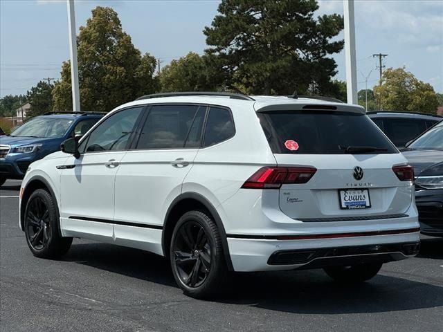 2024 Volkswagen Tiguan SE R-Line Black