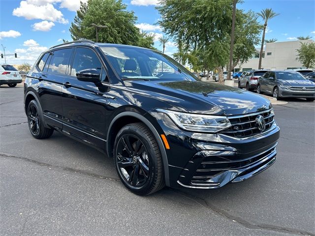 2024 Volkswagen Tiguan SE R-Line Black