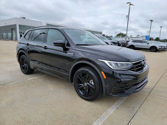 2024 Volkswagen Tiguan SE R-Line Black