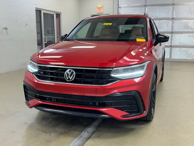 2024 Volkswagen Tiguan SE R-Line Black