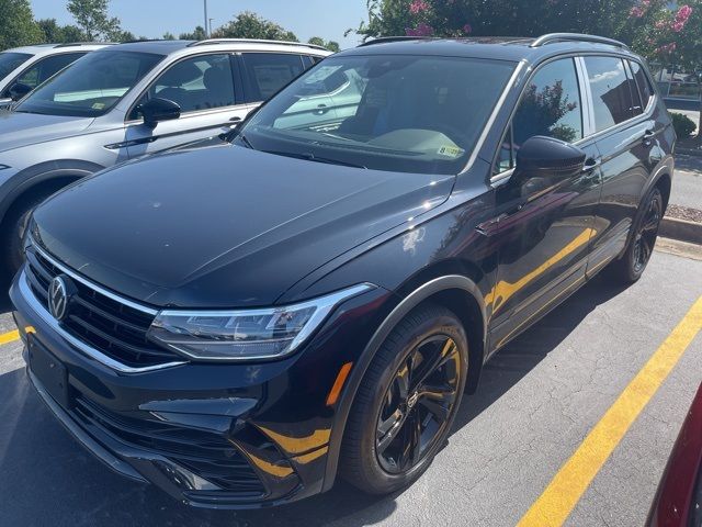 2024 Volkswagen Tiguan SE R-Line Black