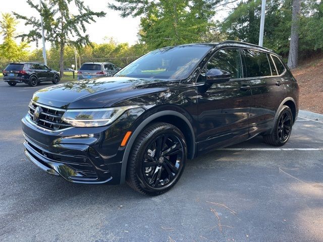 2024 Volkswagen Tiguan SE R-Line Black