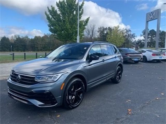 2024 Volkswagen Tiguan SE R-Line Black